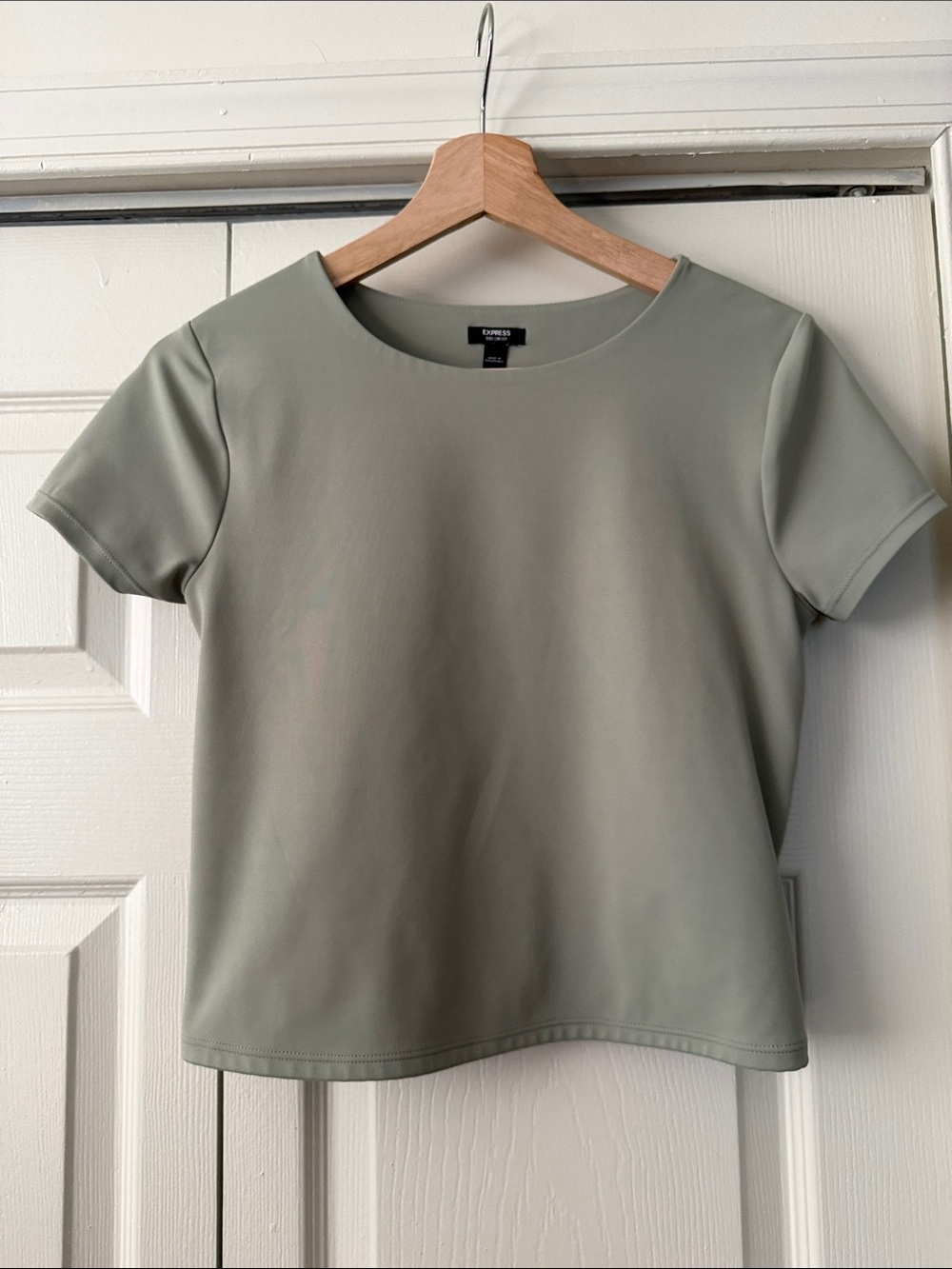 Express Short Sleeve Body Contour Tee in Sage Green